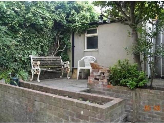 Room for rent in Roath, Wales