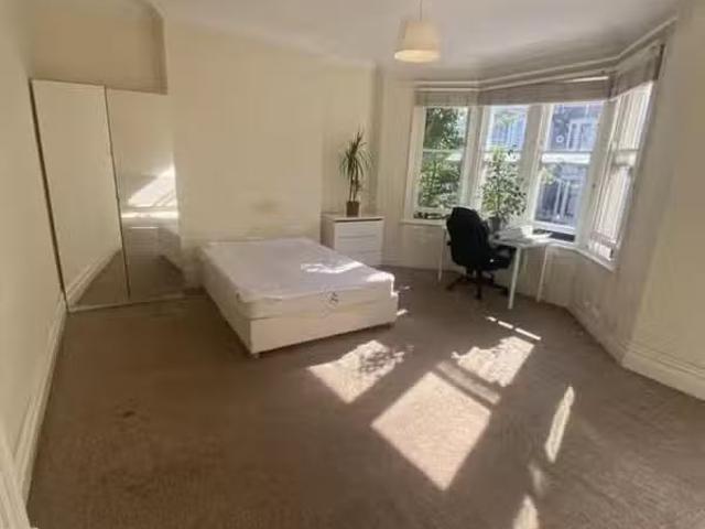 House for rent in Plasnewydd, Falcon Lodge