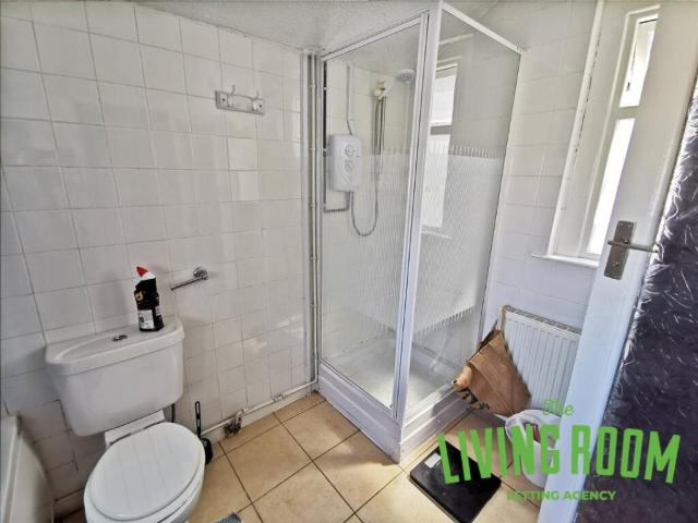 Room for rent in Falcon Lodge, Wales