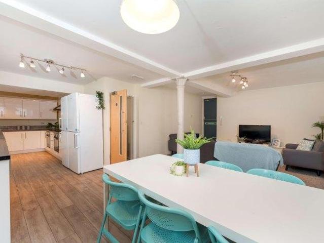 Room for rent in City Centre, Isle Of Man