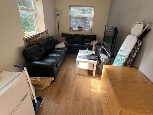 Room for rent in Plasnewydd, Falcon Lodge