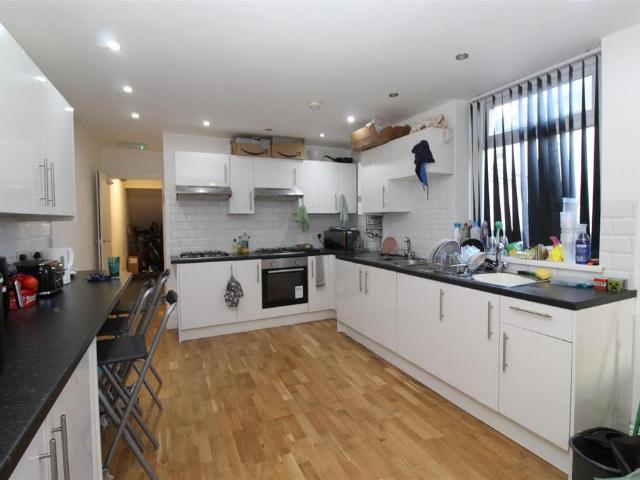 House for rent in Plasnewydd, Falcon Lodge