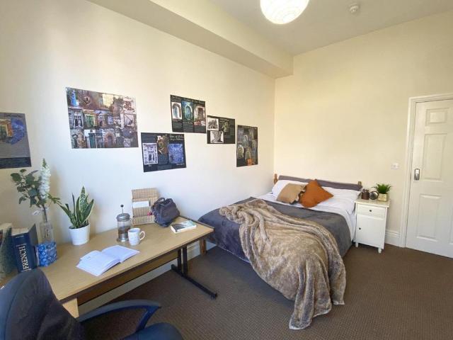 House for rent in Hyde Park, West Yorkshire