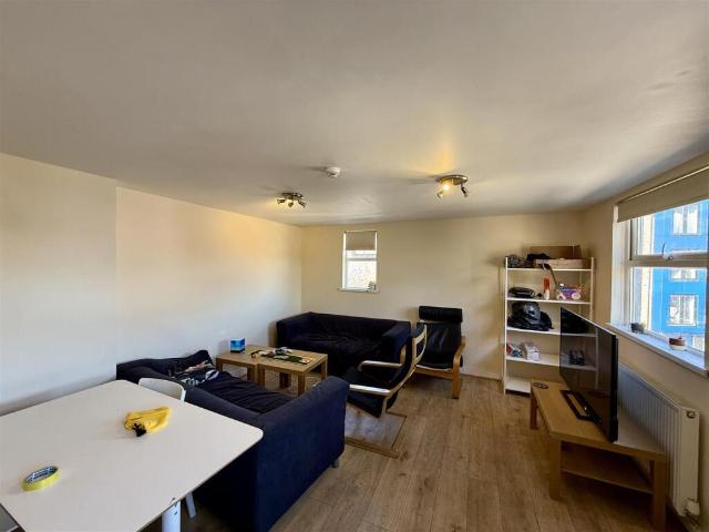 Maisonette for rent in Plasnewydd, Falcon Lodge