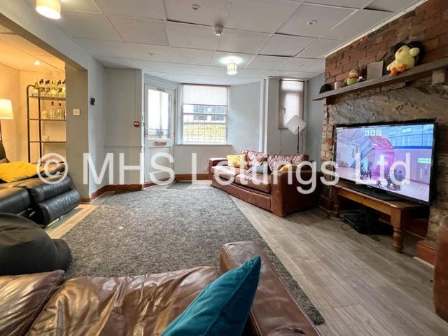 Room for rent in Hyde Park, Leeds