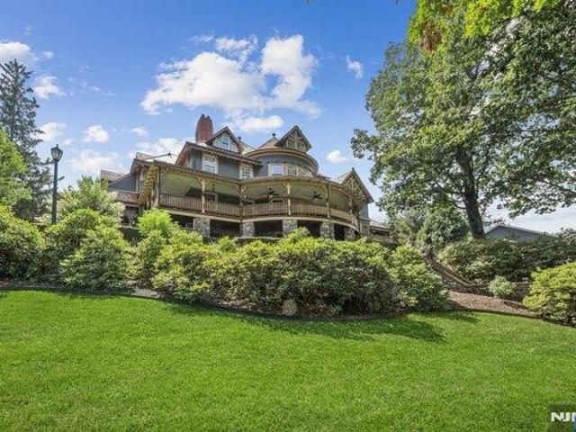 House for sale in Landing, New Jersey