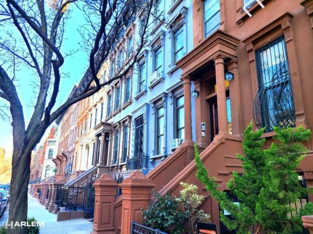 Townhouse for sale in Arverne, New York