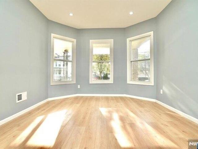 House for sale in Newark, Essex County
