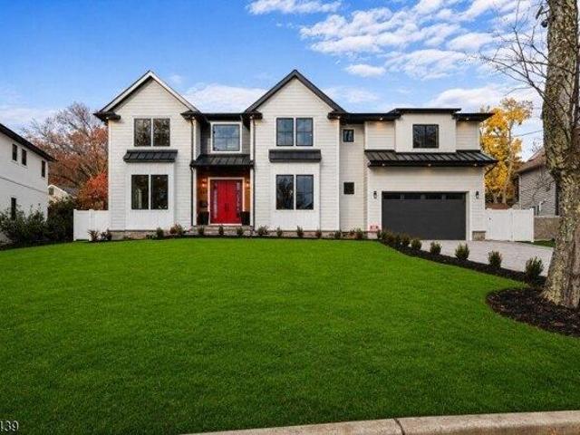House for sale in Paramus, New Jersey