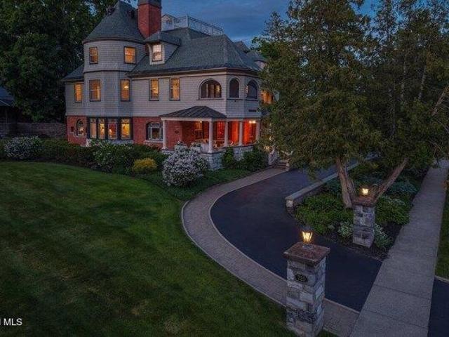 House for sale in Saratoga, New York