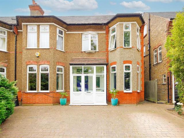 House for sale in Winchmore Hill, Edmonton
