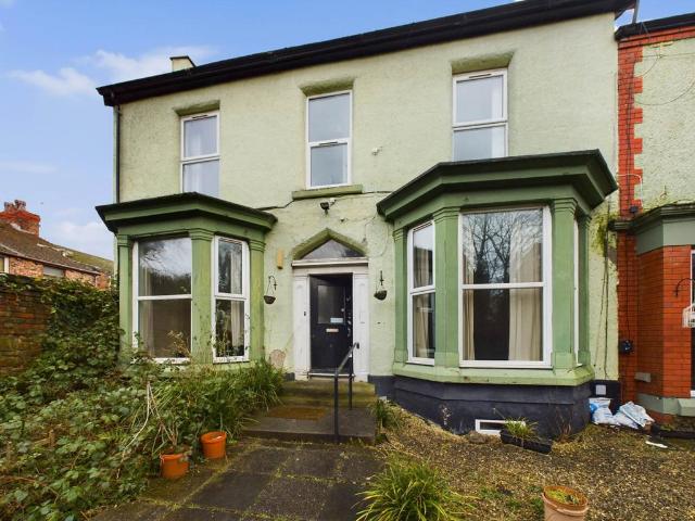 House for sale in Elm Park, Calderstones