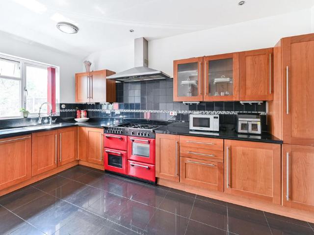 House for sale in London Borough of Croydon, South Norwood