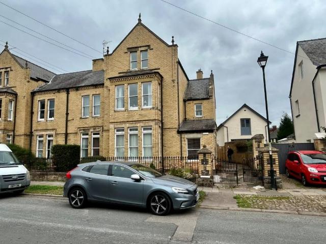 House for sale in Llanbadoc, Wales