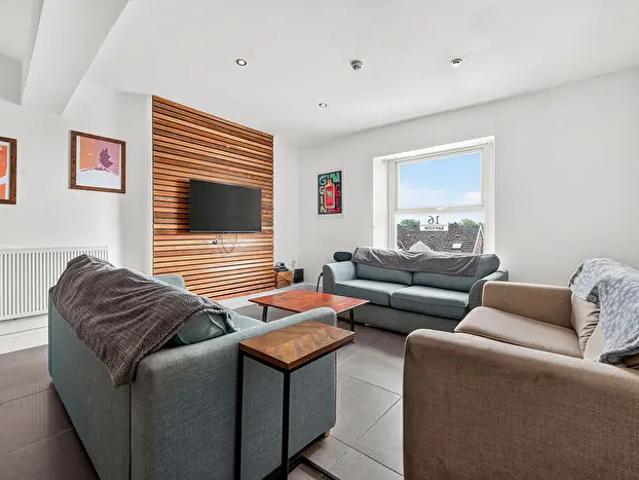 Apartment for rent in Cwmdu, Swansea