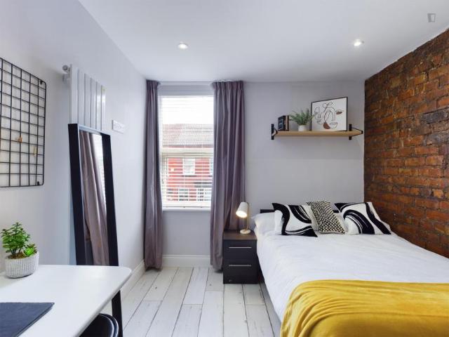 Room for rent in Elm Park, Calderstones