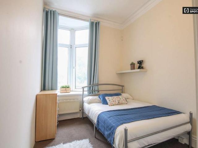 Room for rent in Lyons, Greater London