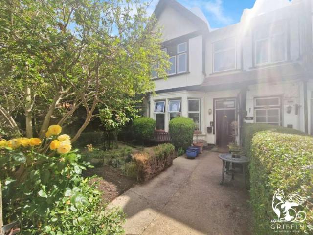 Studio for sale in Westcliff-on-Sea, Southend-on-Sea