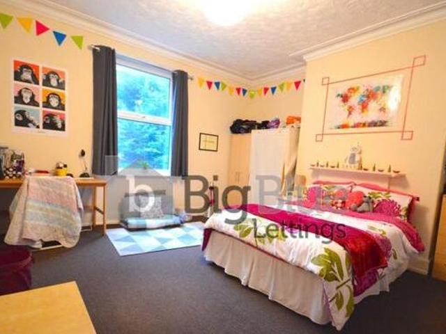 House for sale in Hyde Park, West Yorkshire