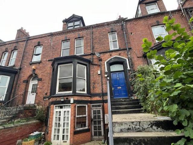 House for sale in Hyde Park, West Yorkshire