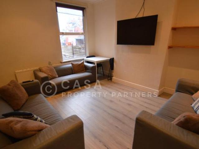 House for sale in Hyde Park, West Yorkshire