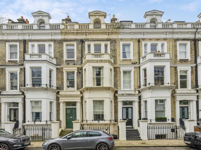 House for sale in Earl's Court, Greater London
