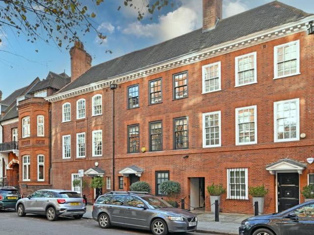 House for sale in Brompton, Greater London