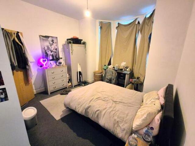 Cottage for sale in Hyde Park, Leeds