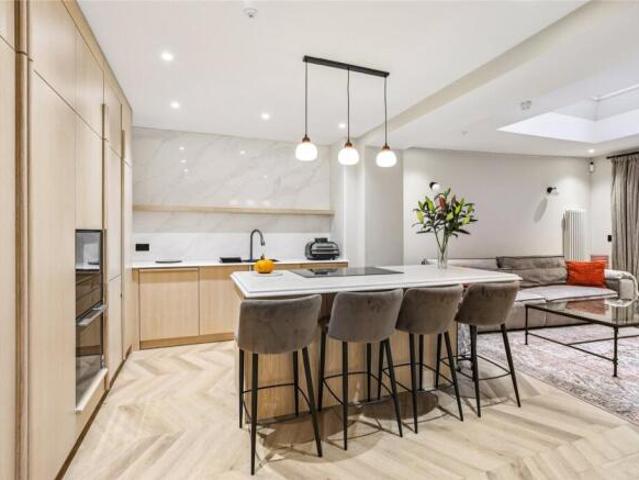 Cottage for sale in Cat Hill