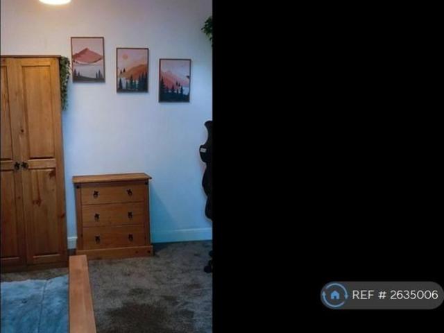 Room for rent in Charlesworth, East Midlands