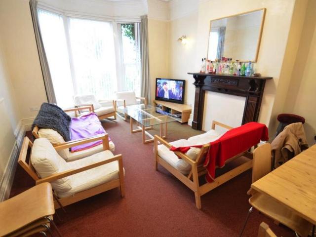 House for rent in Hyde Park, West Yorkshire