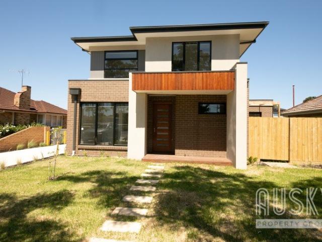 Townhouse for sale in Camerons Creek, Victoria