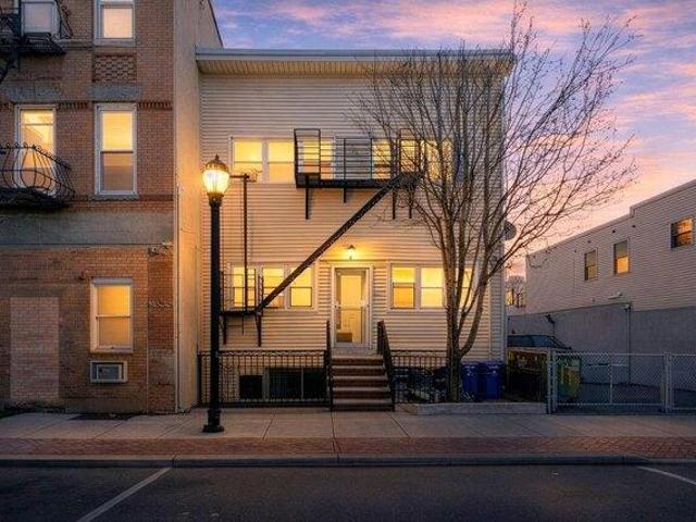 House for sale in Hudson, New Jersey