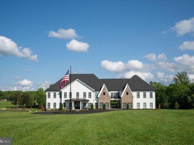 House for sale in Woodford