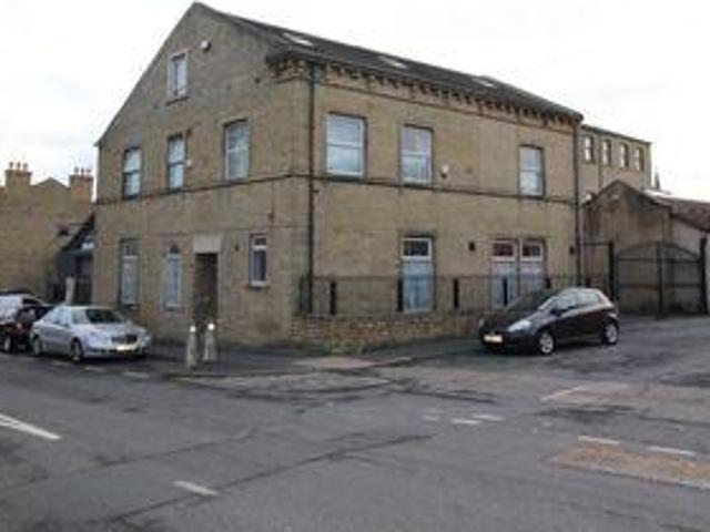 House for sale in Halifax, Calderdale