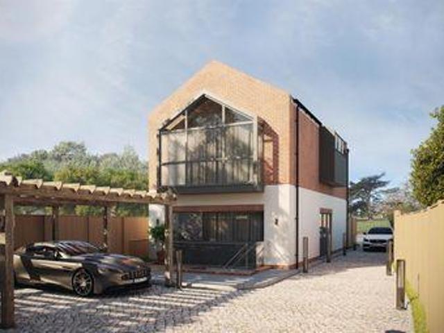 House for sale in Ascot
