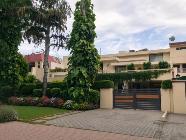 House for sale in 8B, Chandigarh