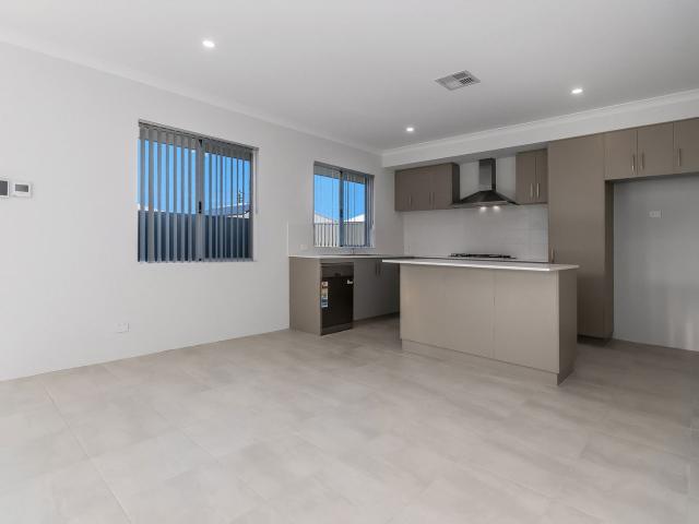 House for rent in Madora Bay
