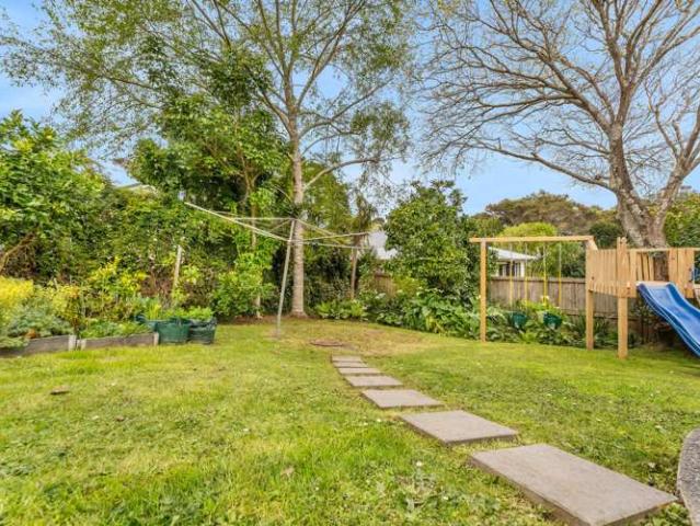 House for sale in Glenfield, Kaipātiki