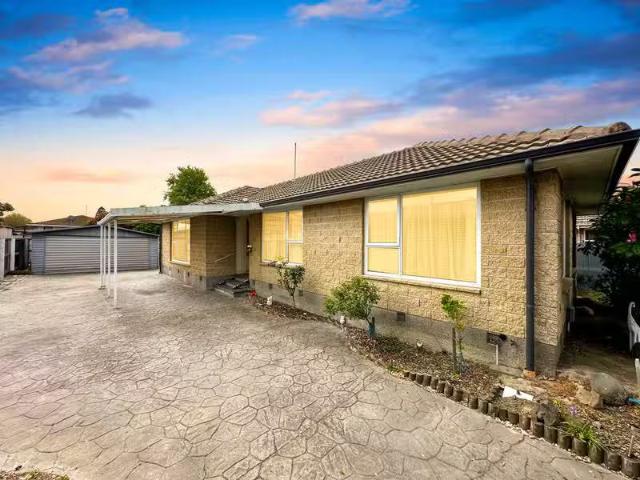House for sale in Chaslands, Canterbury