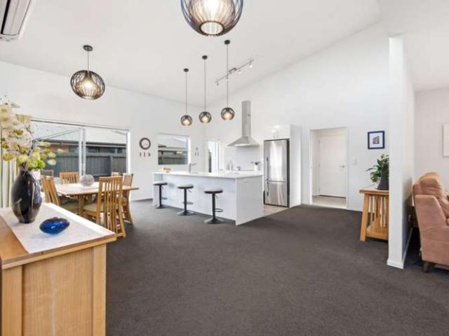 Property for sale in Chaslands, Canterbury