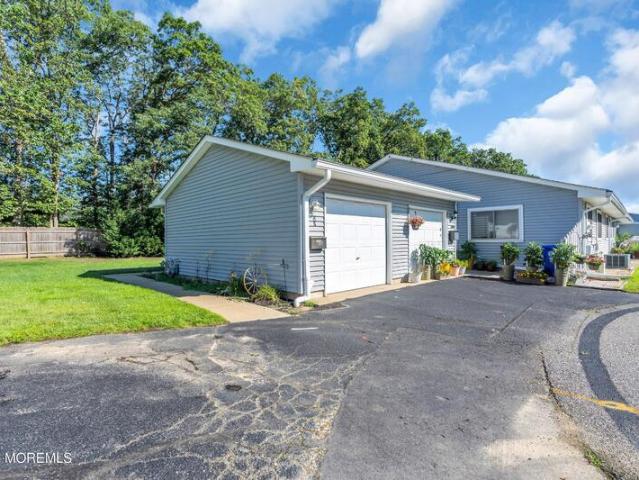 Condo for sale in Brick