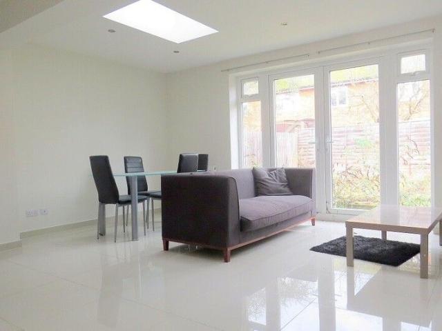House for rent in Summerstown, Greater London