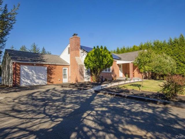House for sale in Brookside Park, New City