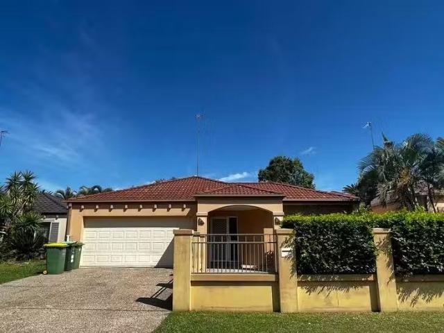 House for rent in Ashmore City