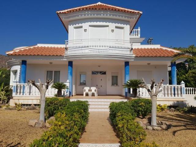 Casa en alquiler en A Lama