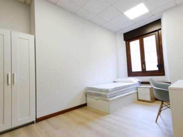 Habitación en alquiler en Alcalá De Henares, Madrid