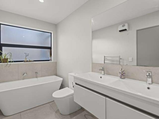 House for sale in Chaslands, Canterbury