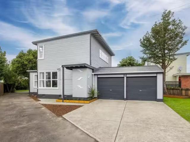 House for sale in Chaslands, Canterbury