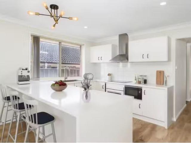 House for rent in Kanahooka, Wollongong City Council